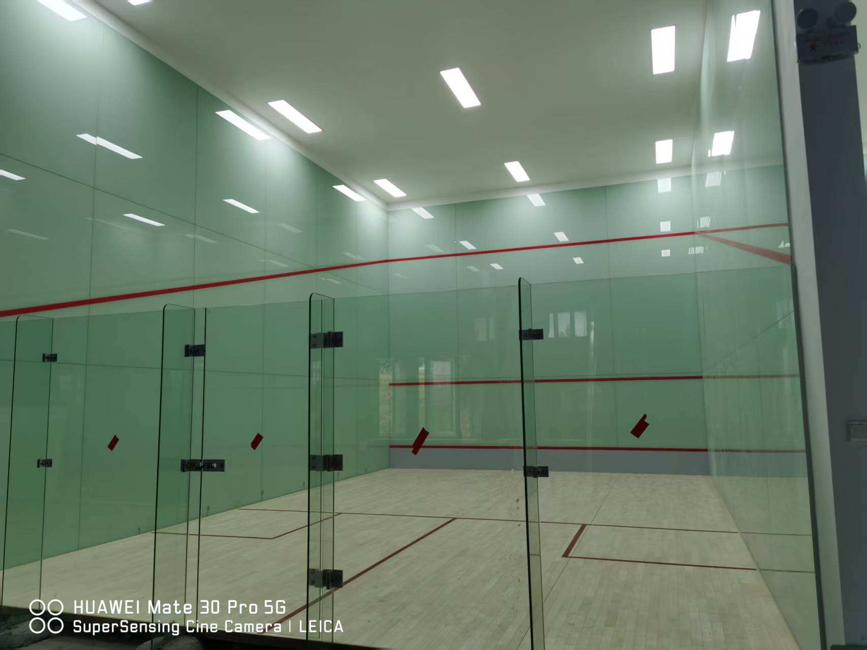 全玻璃式壁球馆