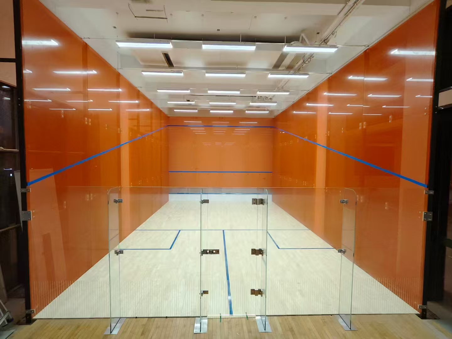 橙色玻璃壁球馆